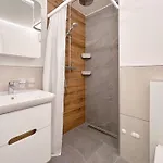 With Balcony, Niesen View & Free Parking Near Interlaken, Thunersee & Blausee Apartment