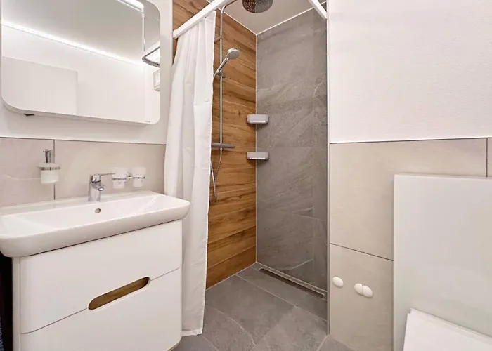 With Balcony, Niesen View & Free Parking Near Interlaken, Thunersee & Blausee Lejlighed